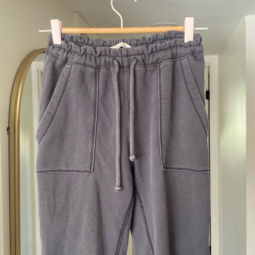🌼 A&F Joggers XS super soft